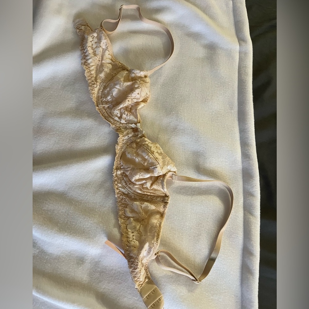 Like New Victoria’s Secret Lace Unlined Demi Bra 30C